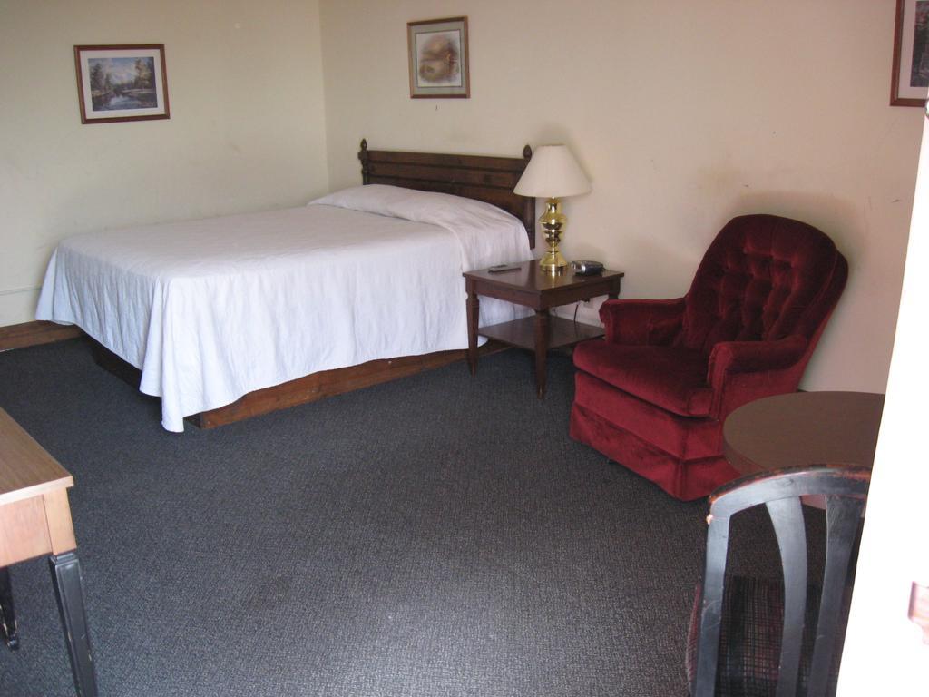 Candlelight Inn Скотсблафф Номер фото